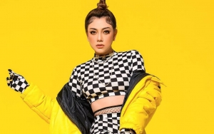 Celine Evangelista Tampil Cantik Di Pemotretan Terbaru, Ekspresinya Disebut Tak Bahagia