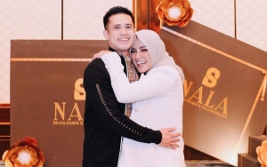 Bantah Isu Selingkuh, Olla Ramlan Pamer Chat Mesra Hingga Jalan Bareng Suami Tampan
