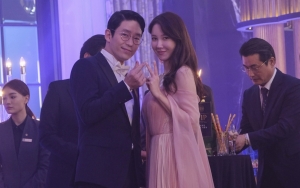 Lee Ji Ah Curhat Sungguhan Dicekik Uhm Ki Joon Saat Syuting 'Penthouse'