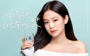 Jennie BLACKPINK Tunjukkan Pesonanya yang Memabukkan di Iklan Soju