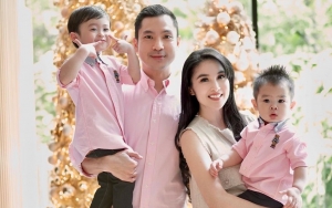 Sandra Dewi Bagikan 'BTS' Foto Imlek Bareng Suami dan Kedua Putranya, Penuh Drama