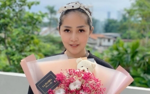 Rayakan Valentine, Gracia Indri Pamer Momen Dikecup Mesra Pacar Bule Bikin Heboh