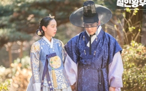 Ciuman Emosional Shin Hye Sun dan Kim Jung Hyun di 'Mr. Queen' Jadi Perbincangan Netizen Korea