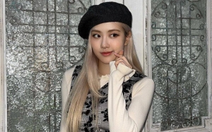 Cegah Dada Terekspos, Rose BLACKPINK Nurut Disuruh Kancingkan Baju dengan Benar