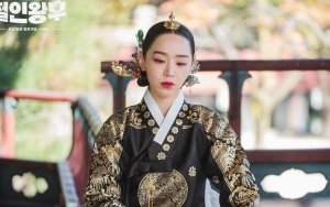 Kelakuan Asli Shin Hye Sun Ternyata Tak Kalah Absurd dari Choi Jin Hyuk, Fans 'Mr. Queen' Ngakak