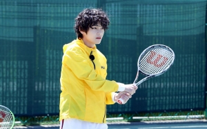 Cara V BTS Main Tenis Bukti Dirinya Memang Langka Secara Ilmiah