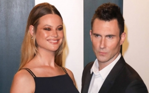 Langka, Behati Prinsloo Pamerkan Wajah Cantik Anak Bungsu Adam Levine