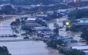 Diterjang Banjir Besar, Jakarta dan Jabar Malah Kompak 'Panen' Pasien Positif COVID-19