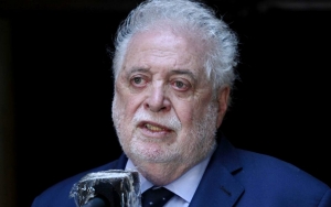 Menkes Argentina Mengundurkan Diri Akibat Skandal Potong Antren Vaksin Corona