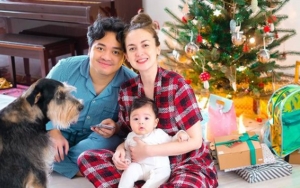 Gemasnya Aksi Putri Rianti Cartwrigh Tidur Nempel Sang Ayah, Banyak Yang Senasib?