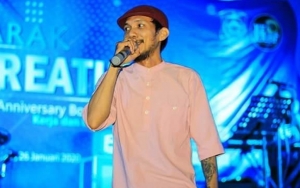 Norman Kamaru Berubah Drastis dengan Rambut Pirang Ala Valentino Rossi, Ngode Ingin Comeback?