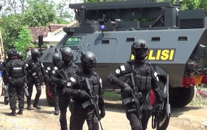 Densus 88 Antiteror Amankan Terduga Teroris di Rungkut Surabaya, Panah Hingga Samurai Disita