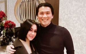Syahrini Pangku Bayi, Reino Undang Aktor Tampan Kelas Dunia di Dinner Anniversary Bikin Takjub