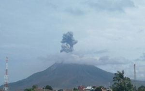  Abu Vulkanik Sinabung Diperkirakan Capai Aceh, Warga Diimbau Pakai Masker dan Kacamata