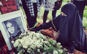 Ikut Melayat, Umi Pipik Ungkap Kebaikan Rina Gunawan Tawari Tempat Tinggal Saat Rumahnya Terbakar
