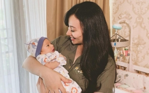 Bayi Asmirandah Bikin Khawatir Sudah Tengkurap di Usia 2 Bulan, Begini Penjelasannya