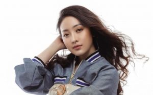 Biasa Cantik Ala BLACKPINK, Natasha Wilona Pamer Foto Mengkhawatirkan Pakai Kruk dan Kaki Diperban