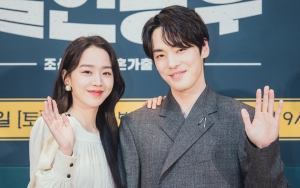 Kim Jung Hyun Paling Suka Adegan Saat Shin Hye Sun Histeris Gulung Rok di 'Mr. Queen'