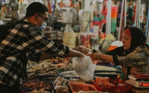 Non-Pedagang Pasar Tanah Abang 'Lolos' Dapat Vaksin Corona, Kemenkes Diminta Periksa Data