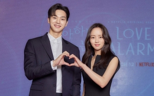 Song Kang Bocorkan Karakternya Sering Nangis Karena Kim So Hyun di 'Love Alarm'