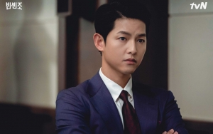 Senyuman Song Joong Ki Saat Hadapi Persidangan di 'Vincenzo' Jadi Perbincangan