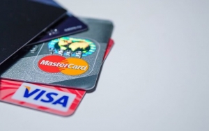 Memakai Kartu ATM untuk Berbelanja