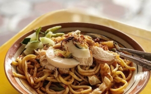 Bakmi Jawa dengan Suwiran Daging Ayam