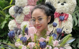 Usai Rumah Kebakaran, Denise Chariesta Tampil Seksi Untuk Minta Donasi