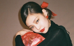 Jennie BLACKPINK Tampil Beda dengan Makeup Lebih Berani dan Sensual