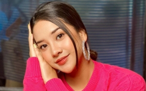 Heboh Video TikTok Wanita Mirip Anya Geraldine Berkebaya Cantik, Gandeng Pacar Baru Atletis?