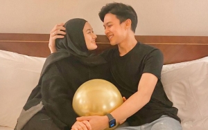  Positif COVID-19, Rey Mbayang Bagikan Kondisi Dinda Hauw Yang Sedang Hamil