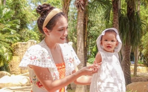 Bikin Ngeri, Putri Shandy Aulia Gemes Hingga Berani Cubit Ular Piton