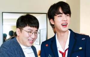 Jin BTS Pamer Selfie Uwu Bareng Bang Si Hyuk, Cara Panggil Bos Sendiri Tuai Sorotan