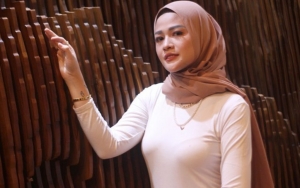 Hesty Klepek Klepek Berhijab Cantik Dikira Hijrah Hingga Bikin Pangling, Kaos Ketat Jadi Sorotan