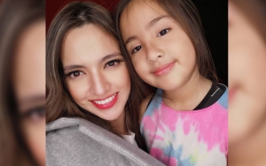 Bantah Sakit Parah, Nia Ramadhani Enerjik Ngedance Bareng Putri Cantik di Ultah Ibu Mertua