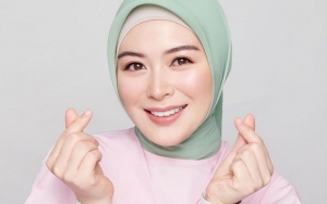 Reaksi Ayana Moon Pasca Dihujat Gara-Gara Pakai Sepatu di Masjid Istiqlal