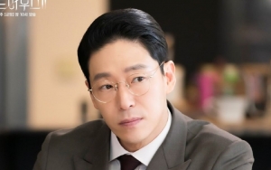 Kontras dengan Joo Dan Tae, Uhm Ki Joon Sangat Perhatian Saat Syuting Adegan KDRT 'Penthouse 2'