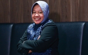 Kunjungi Pengungsian Warga Akibat Kebakaran Kilang Minyak di Indramayu, Mensos Risma Puji Pertamina