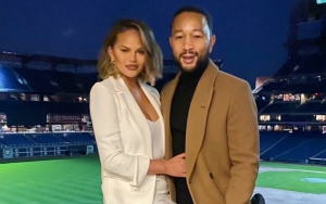 Jadi Cover Majalah, John Legend Beri Selamat Chrissy Teigen Dengan Kalimat Manis Ini