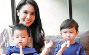 Rayakan Paskah, Sandra Dewi Pamer Foto Raphael Dan Mikhael Moeis Super Cakep 