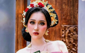 Lucinta Luna Kelojotan Dicium 'Sugar Daddy' Bule, Wajah Tampan Hingga Identitas Terkuak?