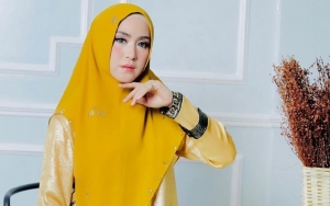 Dibully Soal Joget TikTok, April Jasmine Pamer Gaya Cetar Bareng Anak