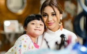 Gandeng Aurel Hermansyah Di Nikahan, Potret Cantik Arsy Pakai Kebaya Bikin Pangling