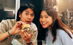 Hadiri Acara Aqiqah Bareng Zidny Lathifa, Tatapan Cinta Iqbaal Ramadhan Penuh Kode