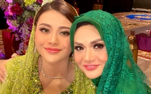 Momen Krisdayanti Hapus Air Mata Aurel Hermansyah di Pernikahan Bikin Haru, Tepis Isu Tak Akur?