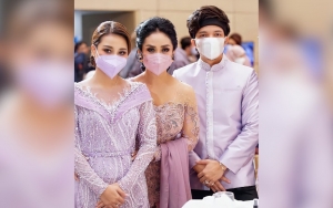Krisdayanti Ungkap Makna Di Balik Gaya Sanggul Yang Dikenakannya Saat Hadiri Pernikahan Atta-Aurel