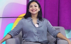 Beri Wejangan, Potret Cantik Feni Rose Bak Model Majalah Curi Perhatian