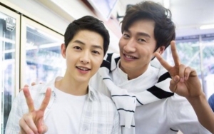 Song Joong Ki dan Lee Kwang Soo ke Nikahan Teman, Foto Bareng Curi Perhatian