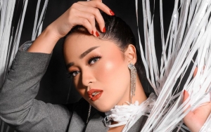 Gracia Indri Ungkap Sejumlah Kendala Saat Pakai Masker, Tubuh Kurus Curi Perhatian