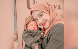 Baru Umur Seminggu, Putra Zaskia Sungkar Sudah Bisa Tengkurap Hingga Angkat Kepala Bikin Khawatir